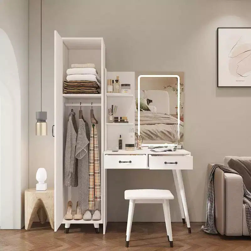 Coiffeuse et armoire blanches