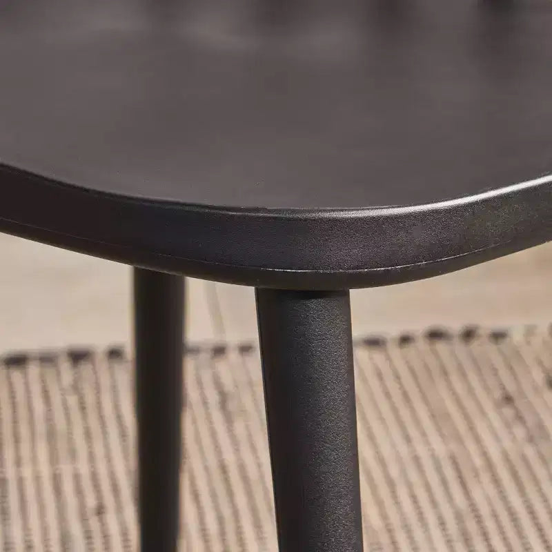 Chaise noire avec dossier