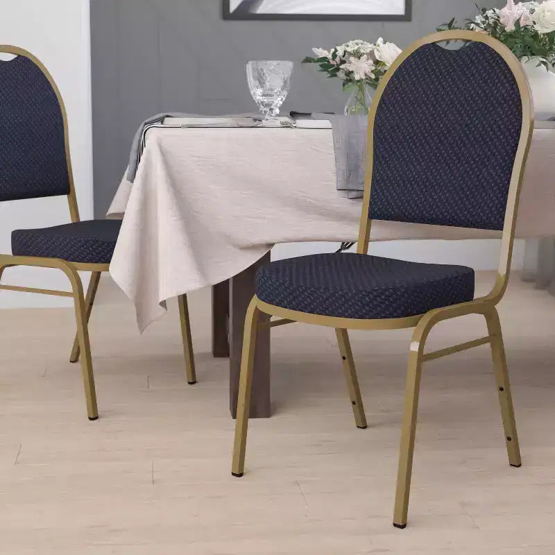Chaises de banquet empilables à dossier en dôme