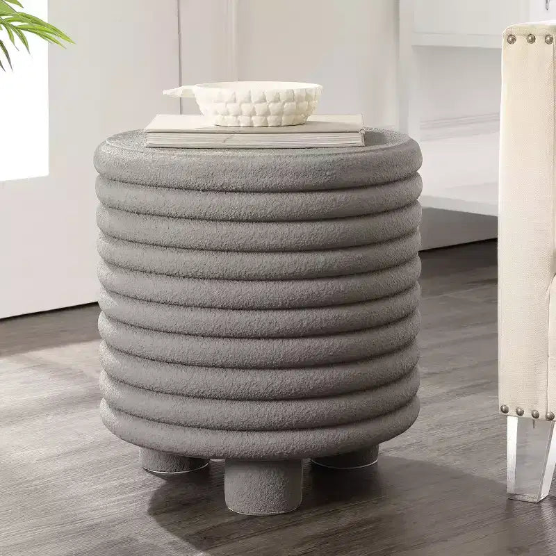 Table d'appoint minimaliste moderne à trois pieds en forme de tambour pour l'intérieur/l'extérieur